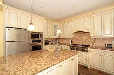 70 Applewood Cres, Whitby, L1N2E6 | Image 3