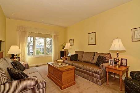 22 Renfield Cres, Whitby, L1P1B4 | Image 2