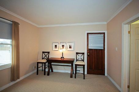 811 Cosburn Ave, Toronto, M4C2V9 | Image 2