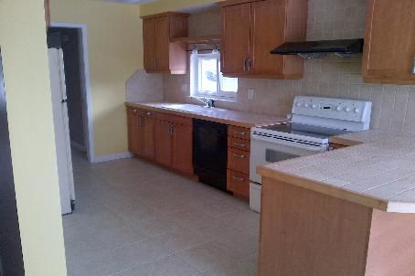 366 Rosedale Dr, Whitby, L1N1Z4 | Image 2