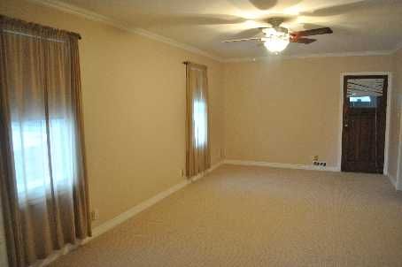 811 Cosburn Ave, Toronto, M4C2V9 | Image 2