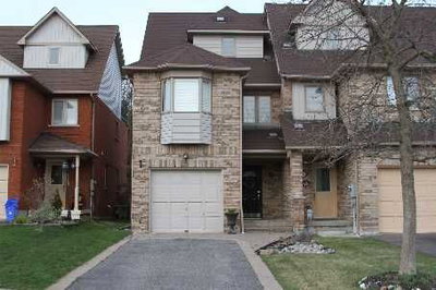 Townhouse sold at 353 Sparrow Circle, Pickering, Ontario, L1V7E6 - Highbush - MLS: E2616793