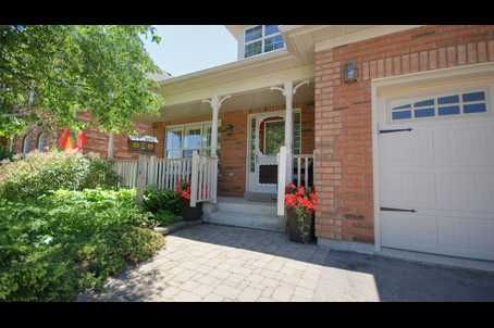 4 Sturgess Cres, Whitby, L1M1J8 | Image 2