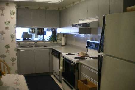 1106 - 712 Rossland Rd E, Whitby, L1N9E8 | Image 3