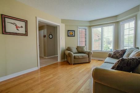1539 Nipissing Crt, Pickering, L1V6T8 | Image 2