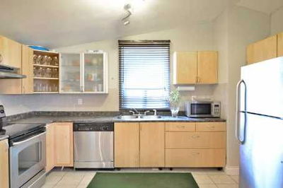 20 Butterworth Ave, Toronto - Oakridge image-0-3