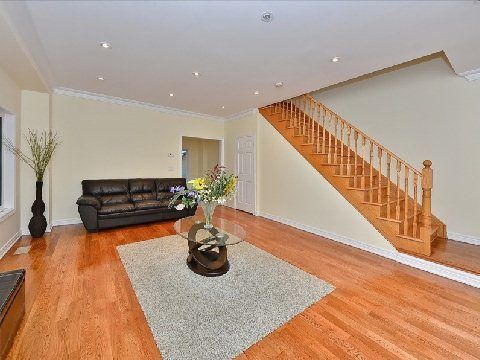 26 Aylesworth Ave, Toronto, M1N2J5 | Image 2