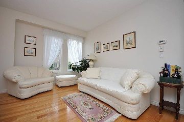 10 Thistledown Cres, Whitby, L1R2P2 | Image 2