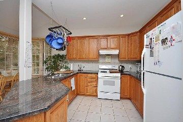 10 Thistledown Cres, Whitby, L1R2P2 | Image 3