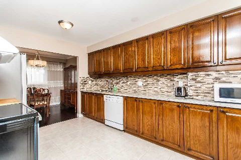 176 Carolbreen Sq, Toronto, M1V1H5 | Image 2