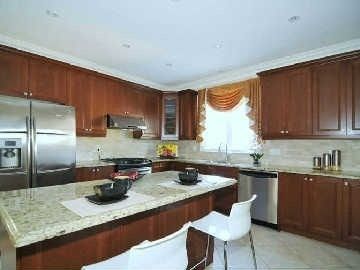 1799 Grayabbey Crt, Pickering, L1V 7G2 | Image 2