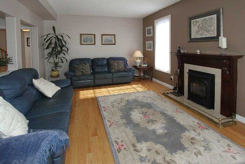 10 Thistledown Cres, Whitby, L1R3P2 | Image 3