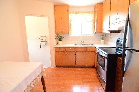 98 Castle Hill Dr, Toronto, M1T2Y7 | Image 2