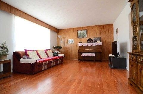 98 Castle Hill Dr, Toronto, M1T2Y7 | Image 3