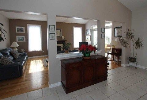 10 Thistledown Cres, Whitby, L1R3P2 | Image 2