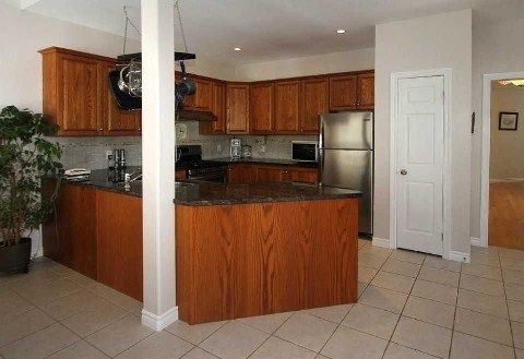 10 Thistledown Cres, Whitby, L1R3P2 | Image 3