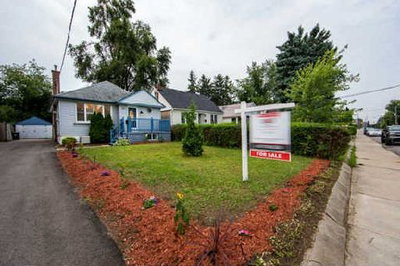 Detached House sold at 39 Gower Street, Toronto, Ontario, M4B1E5 - Crescent Town - MLS: E2991779