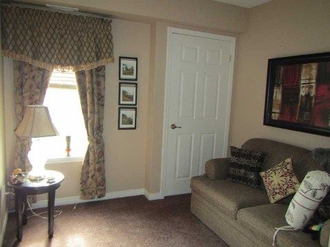 207 - 106 Aspen Springs Dr, Clarington, L1C5N7 | Image 3