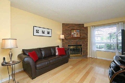 1506 Bentley Lane, Pickering, L1X2M5 | Image 3