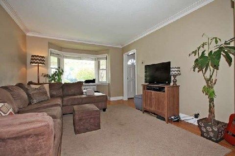 40 Clonmore Dr, Toronto, M1N1X6 | Image 2