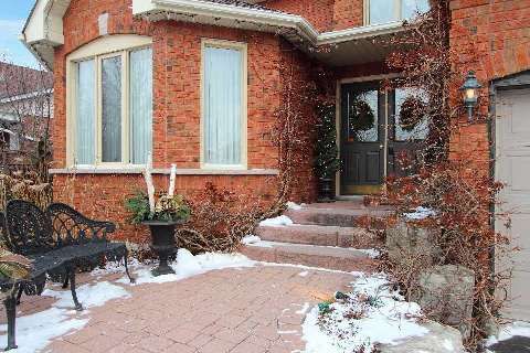 119 Robert Adams Dr, Clarington, L1E2C4 | Image 2