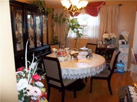 28 Scotney Grve, Toronto, M1B2S4 | Image 3