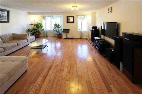 121 Mike Myers Dr, Toronto, M1P5G4 | Image 2