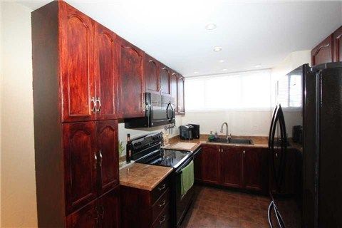 9 Fenwick Ave, Clarington, L1C4R6 | Image 3