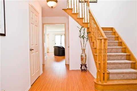 58 Alanbull Sq, Toronto, M1V4M1 | Image 2