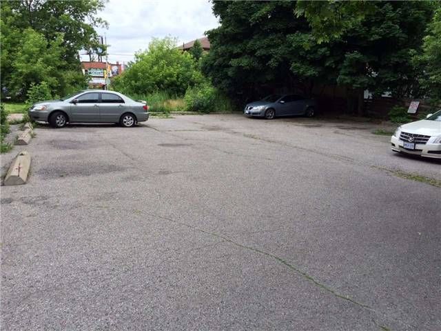 11 Fairbanks St, Oshawa, L1H2L7 | Image 2