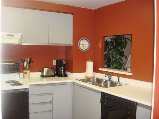 706 - 711 Rossland Rd E, Whitby, L1N8Z1 | Image 2