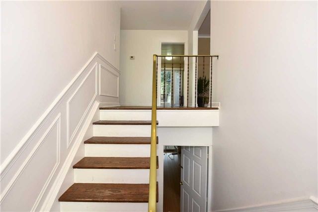 25 Zaph Ave, Toronto, M1C1M7 | Image 2