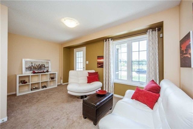 401 Rossland Rd E, Ajax, L1Z0M7 | Image 2