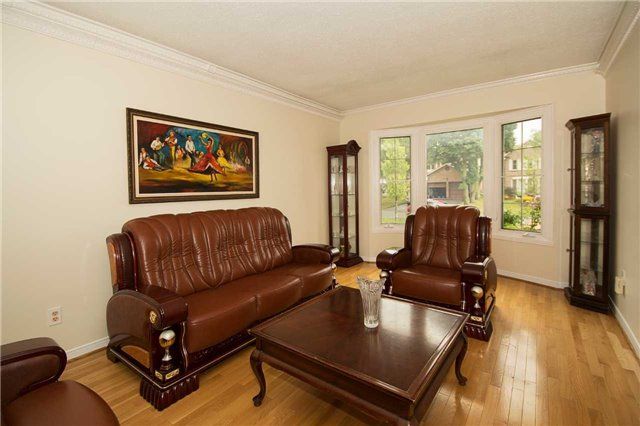 1114 Maple Gate Rd, Pickering, L1X 1B8 | Image 2