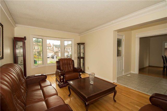 1114 Maple Gate Rd, Pickering, L1X 1B8 | Image 3