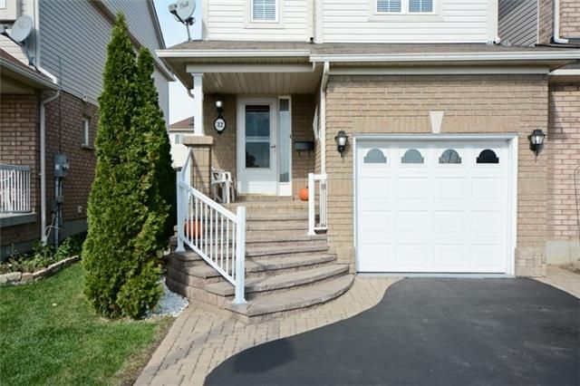 32 Samandria Ave, Whitby, L1R2Z7 | Image 2