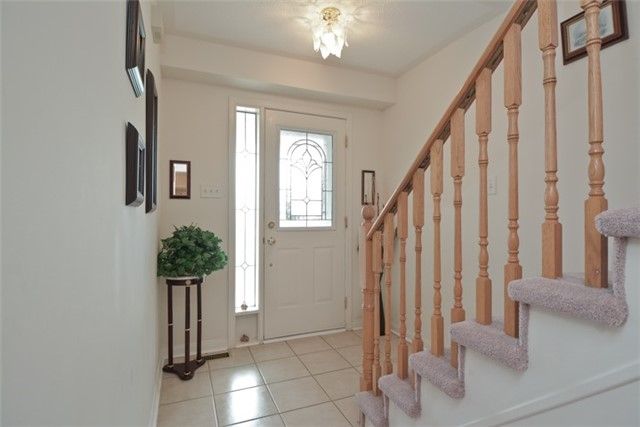 32 Samandria Ave, Whitby, L1R2Z7 | Image 3