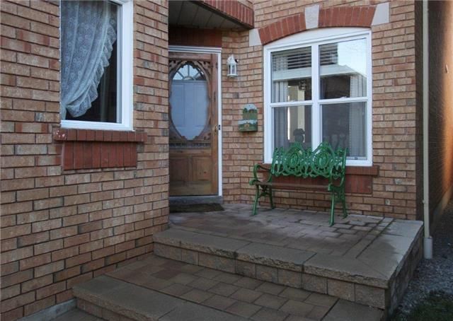 25 Fieldnest Cres, Whitby, L1R1Z5 | Image 2