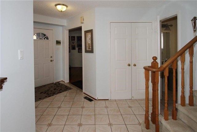 25 Fieldnest Cres, Whitby, L1R1Z5 | Image 3