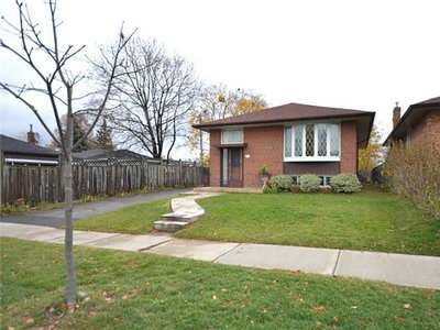Detached House sold at 61 Lewiston Road, Toronto, Ontario, M1P1X8 - Dorset Park - MLS: E3361048