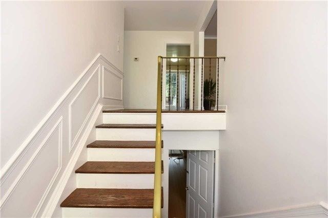 25 Zaph Ave, Toronto, M1C1M7 | Image 2