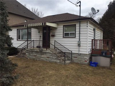 Detached House sold at 1985 Guild Road, Pickering, Ontario, L1V 1X9 - Village East - MLS: E3426852