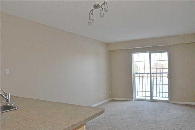 109 - 90 Aspen Springs Dr, Clarington, L1C5N3 | Image 3