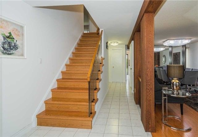 27 Macklingate Crt, Toronto, M1V1A2 | Image 2