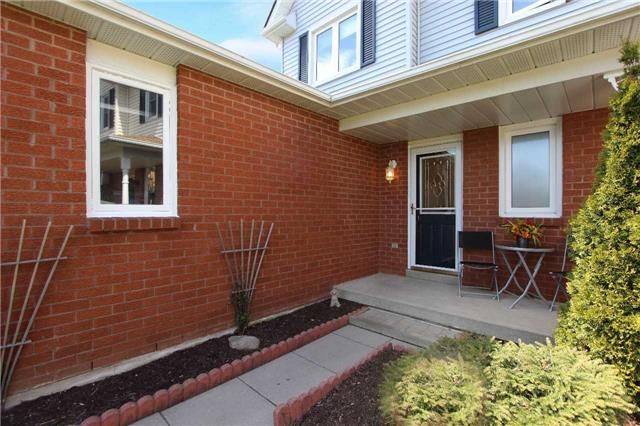 26 Longwood Crt, Clarington, L1E1R8 | Image 2