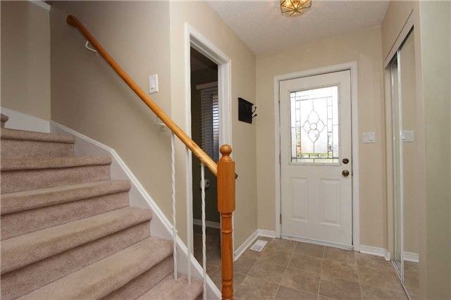 26 Longwood Crt, Clarington, L1E1R8 | Image 3