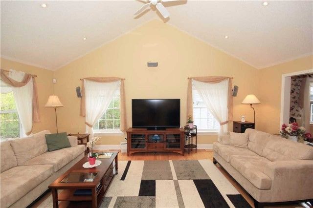 1086 Somerville St, Oshawa, L1G4K5 | Image 3