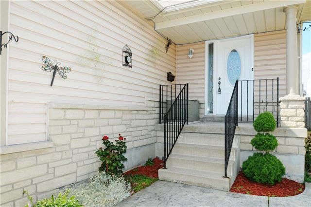 56 Ivory Crt, Clarington, L1C5C1 | Image 3