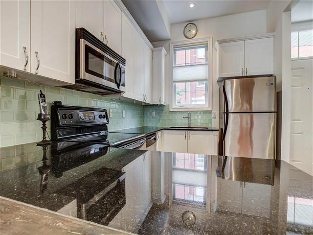 22 Fairhead Mews, Toronto, M4E3Y4 | Image 3