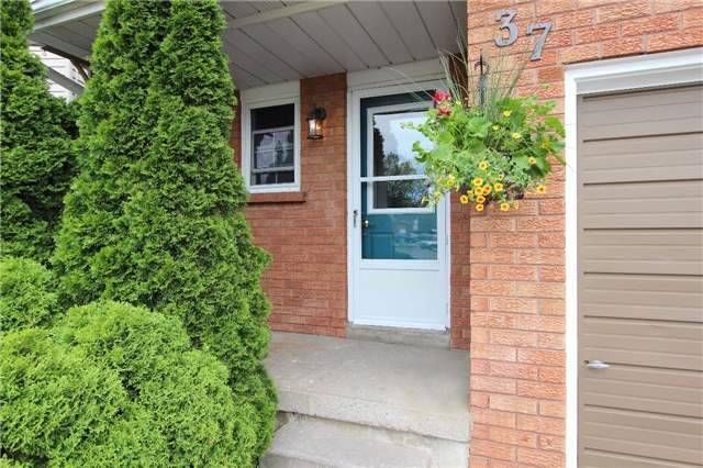 37 Beechnut Cres, Clarington, L1E1Y5 | Image 2